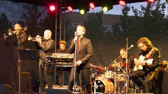 Playlist abspielen - 9 Titel - swinging city stanoschek.de